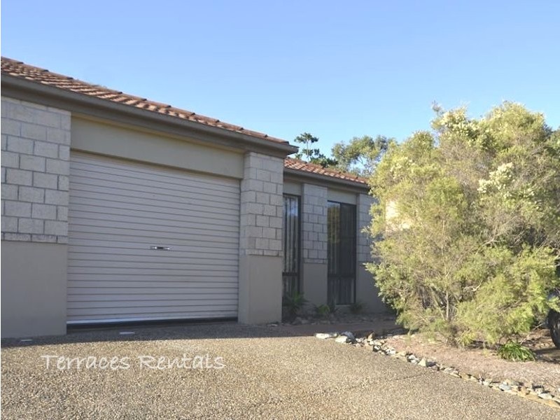 1a/24 Amsonia Court,, Arundel QLD 4214