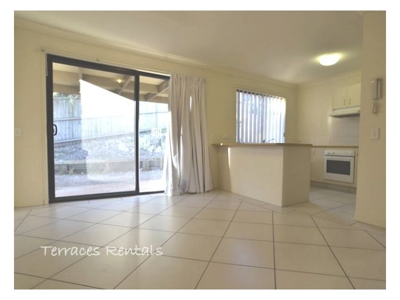 1a/24 Amsonia Court,, Arundel QLD 4214