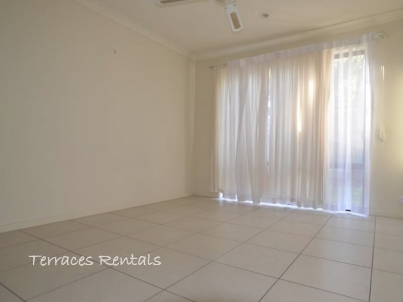 1a/24 Amsonia Court,, Arundel QLD 4214