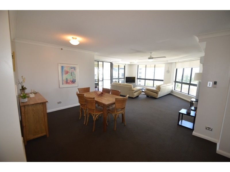 73/15 Victoria Ave, Broadbeach QLD 4218