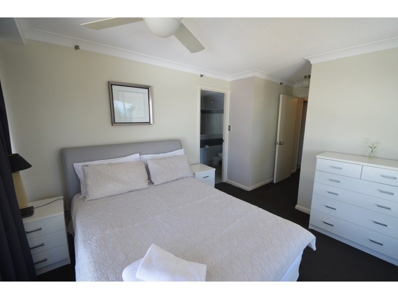 73/15 Victoria Ave, Broadbeach QLD 4218