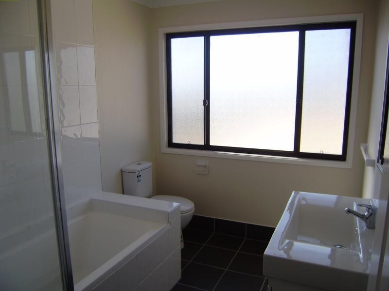 11 Emerald Cres, Springfield QLD 4300