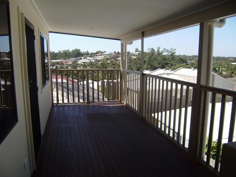 11 Emerald Cres, Springfield QLD 4300