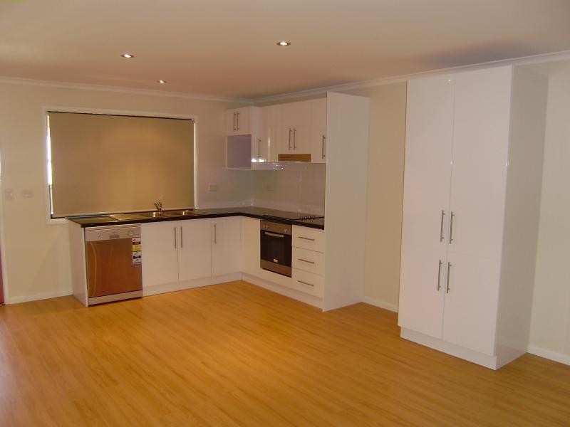 11 Emerald Cres, Springfield QLD 4300