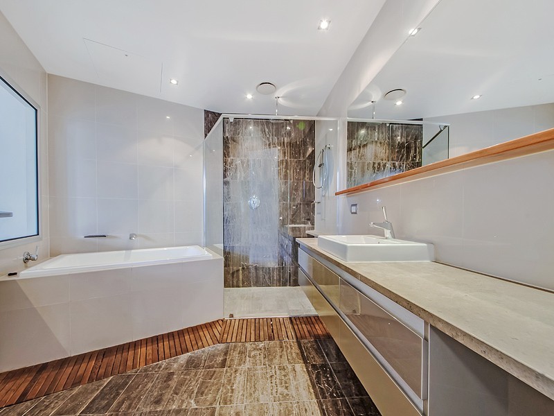 205 Coronation Drive,, Milton QLD 4064