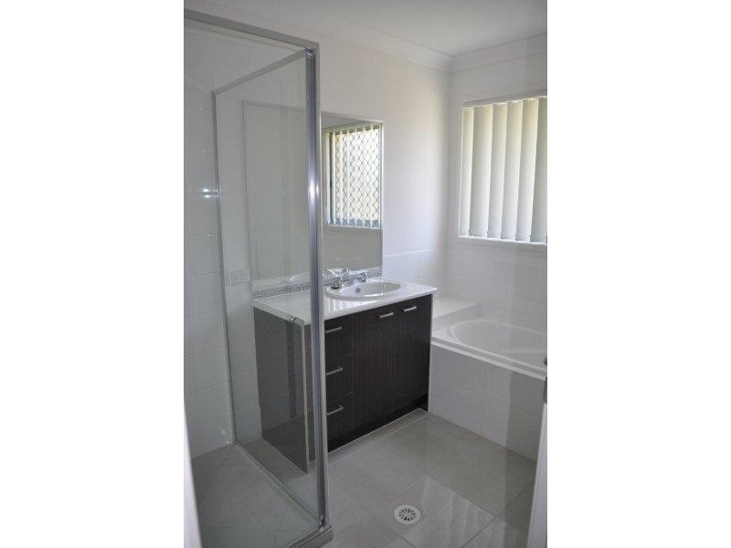 2/18 Platinum Street, Oxley QLD 4075