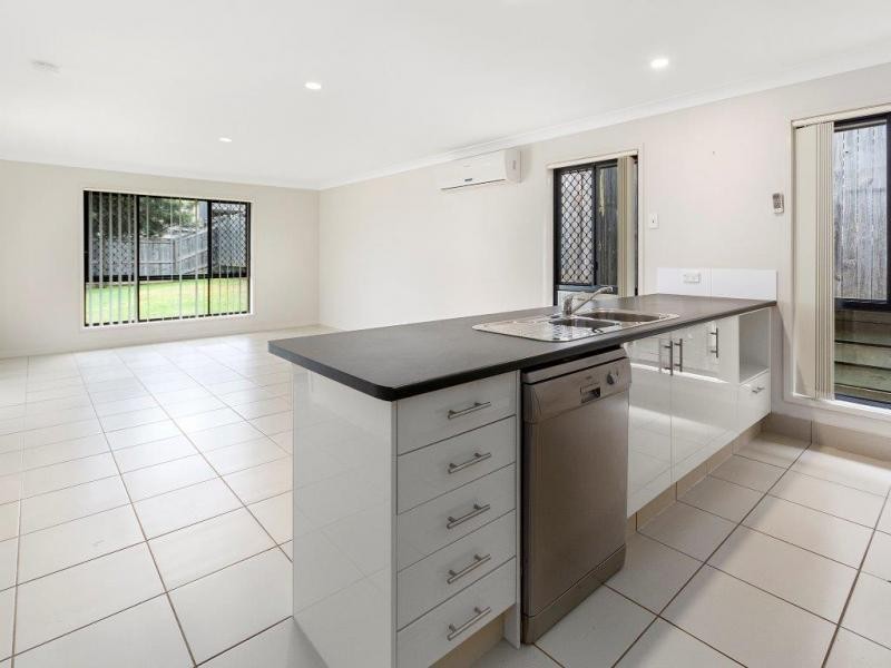 8 Wimbledon Street, Springfield Lakes QLD 4300