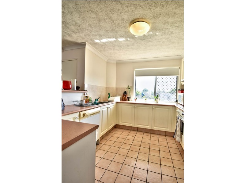 37 Mawarra Street, Chevron Island QLD 4217