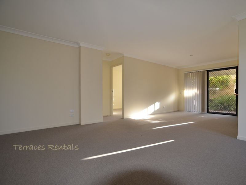 1a/24 Amsonia Court,, Arundel QLD 4214