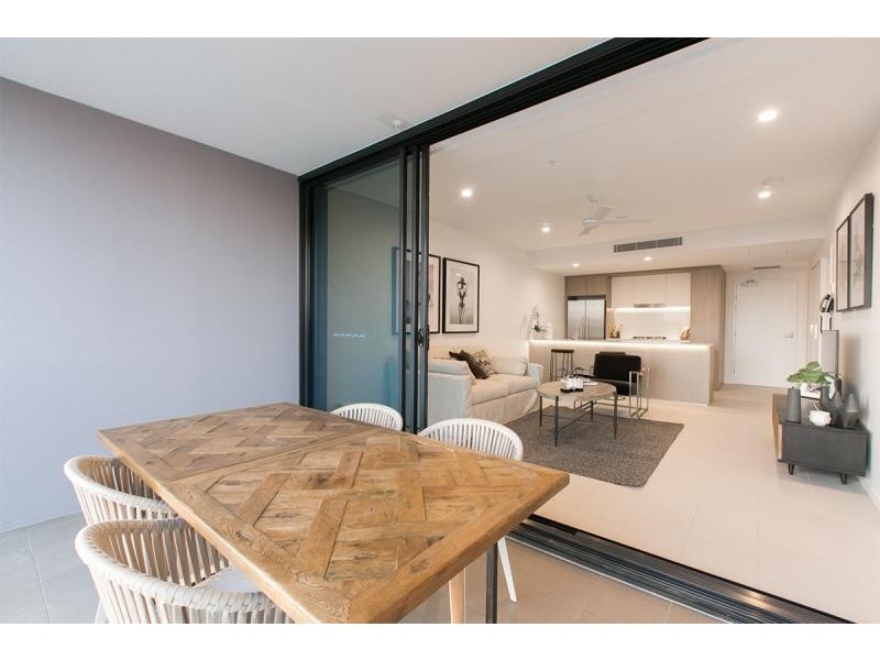 2077/123 Cavendish Road, Coorparoo QLD 4151