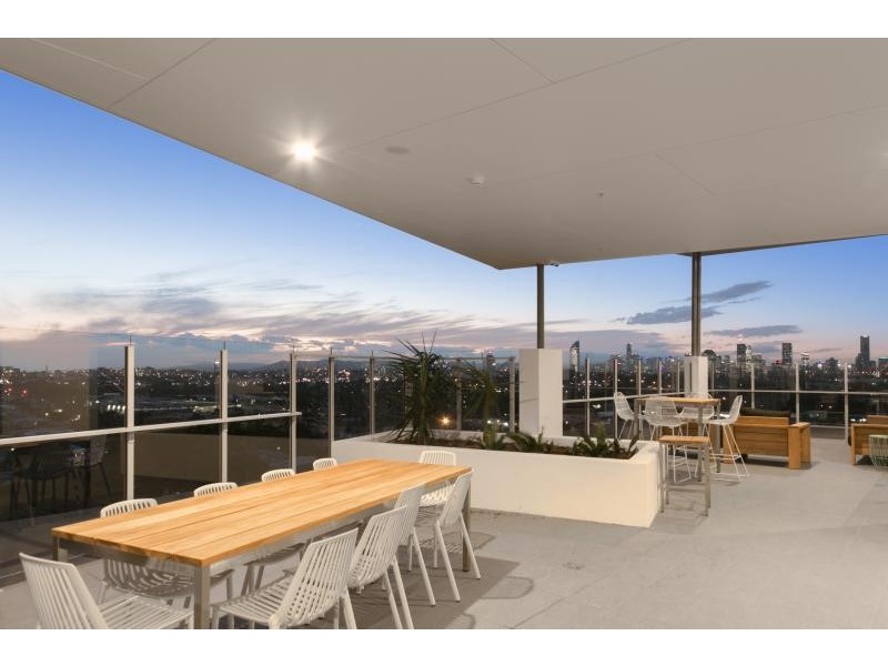 1084/123 Cavendish Road, Coorparoo QLD 4151