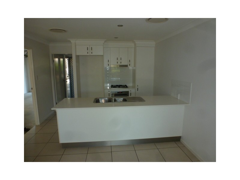 86 Carselgrove Ave, Fitzgibbon QLD 4018