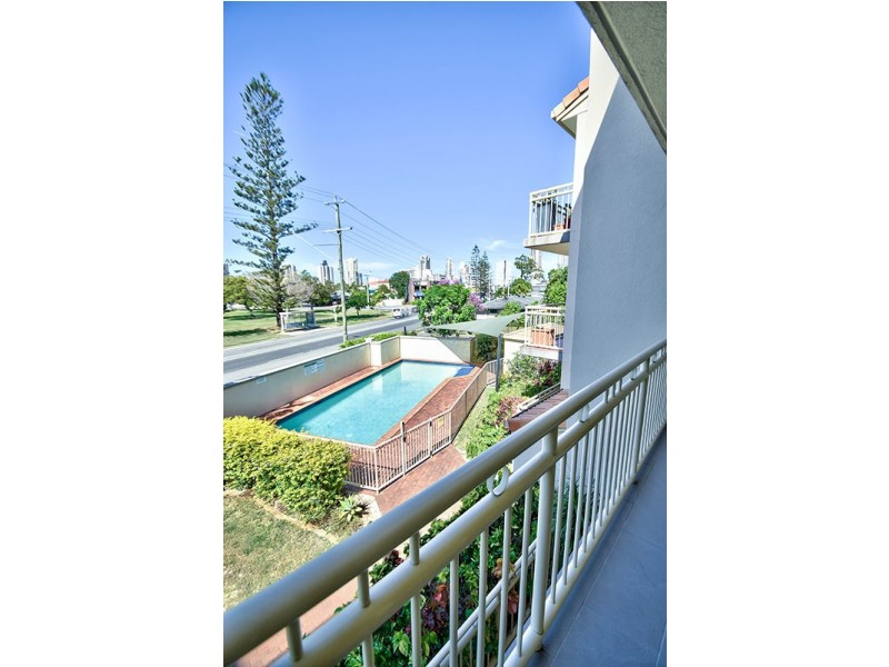 74 Thomas Drive, Chevron Island QLD 4217