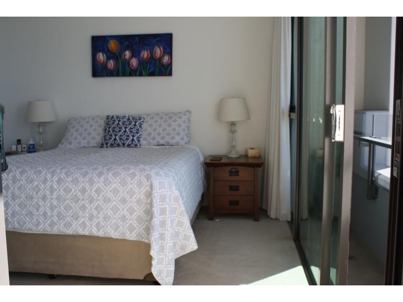 323 Bayview Street, Hollywell QLD 4216