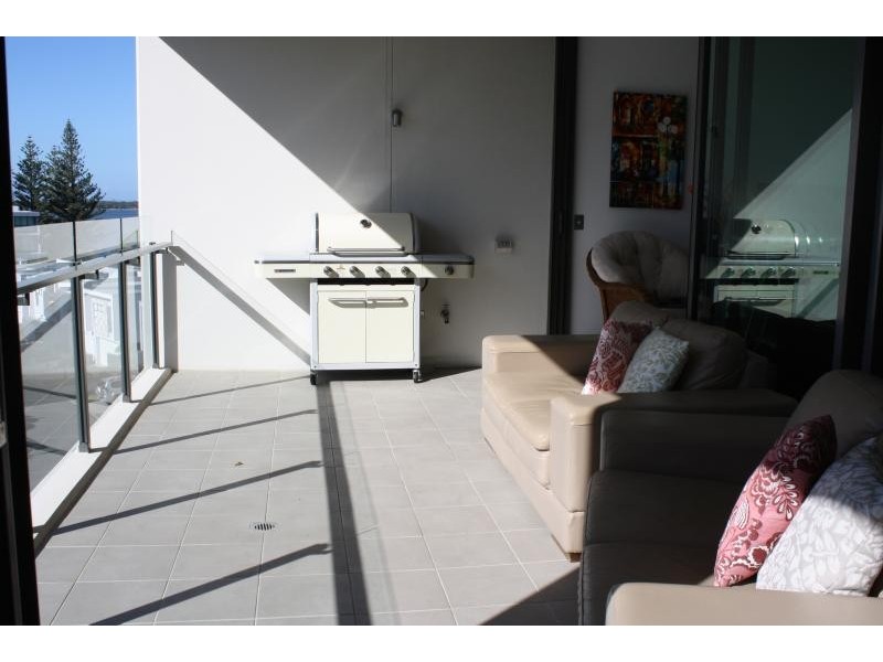 323 Bayview Street, Hollywell QLD 4216