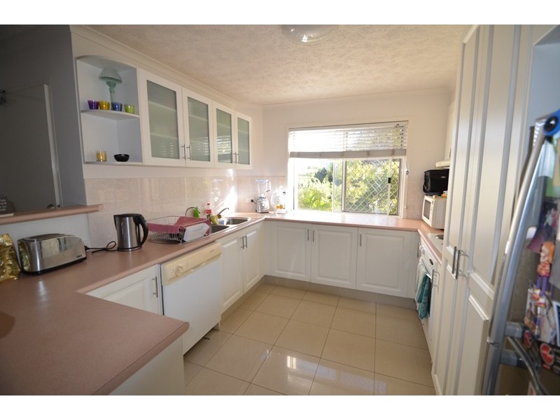 37 Mawarra Street, Chevron Island QLD 4217
