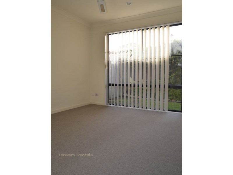 1a/24 Amsonia Court,, Arundel QLD 4214