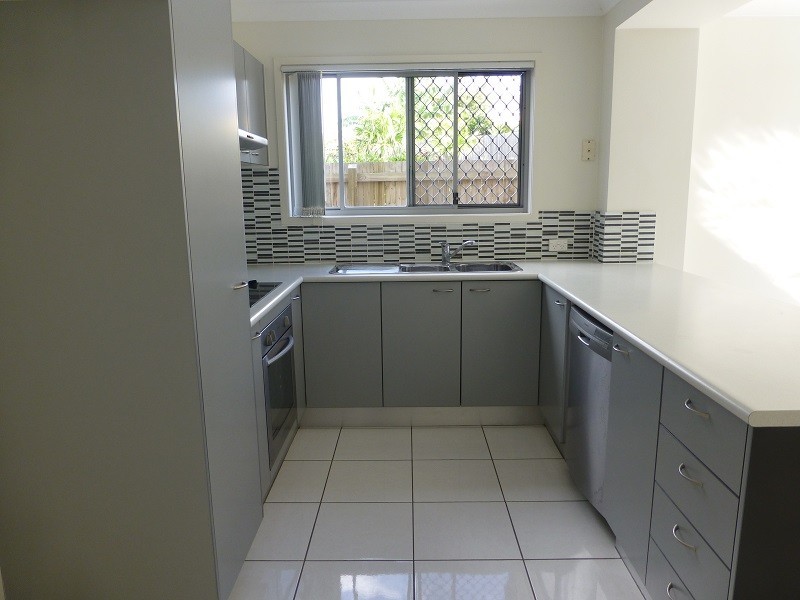 */30 Carmarthen Circuit, Pacific Pines QLD 4211