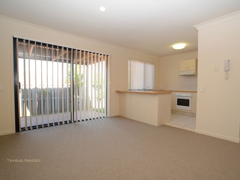 1a/24 Amsonia Court,, Arundel QLD 4214