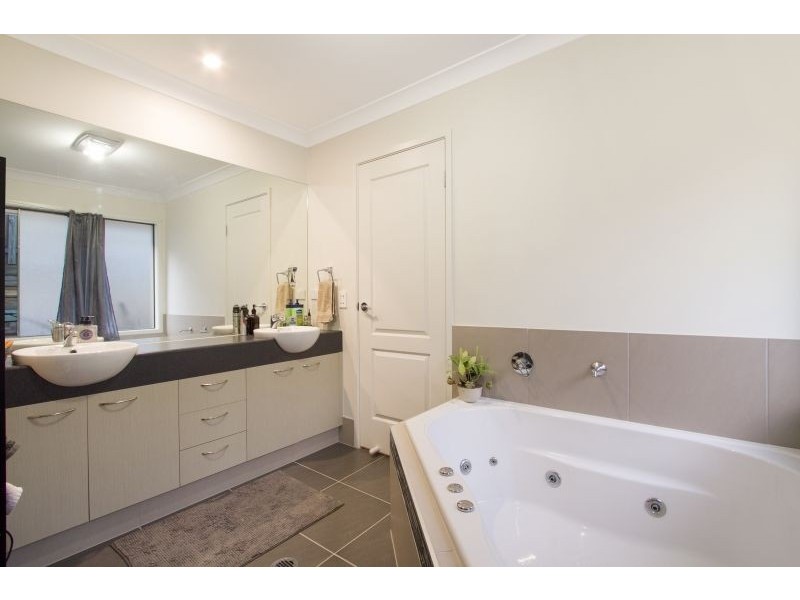 42 Lysterfield Rise, Upper Coomera QLD 4209