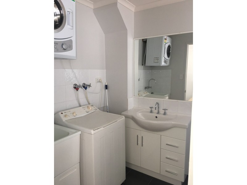 */3-5 Anembo St, Chevron Island, Surfers Paradise QLD 4217