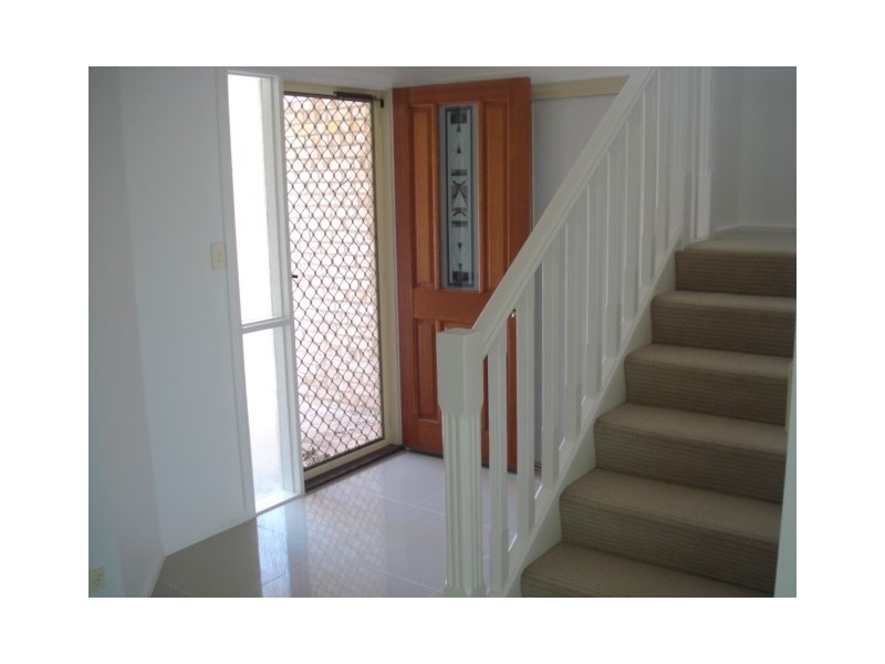 10/4 Koala Town Rd, Upper Coomera QLD 4209