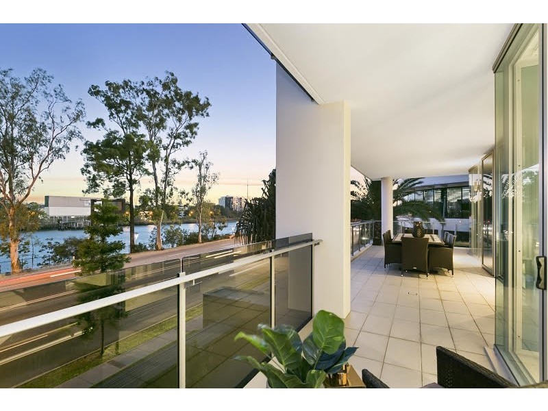 205 Coronation Drive,, Milton QLD 4064