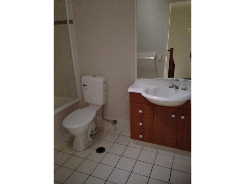 323 Christine Avenue, Varsity Lakes QLD 4227