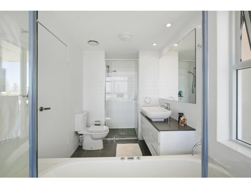 209/2 Creek Street, Kirra QLD 4225