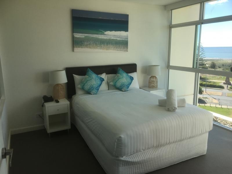 409/2 Creek Street, Kirra QLD 4225