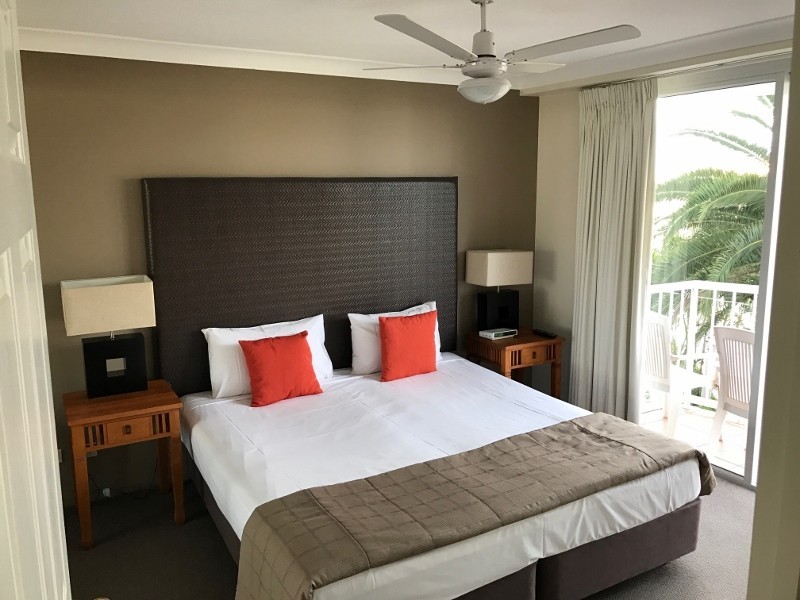 1021/2633 Gold Coast Highway, Broadbeach QLD 4218
