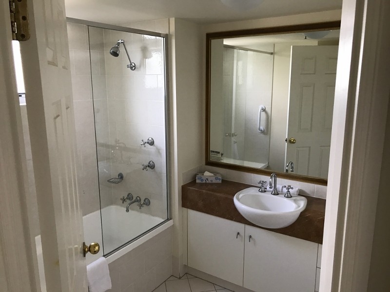 1021/2633 Gold Coast Highway, Broadbeach QLD 4218