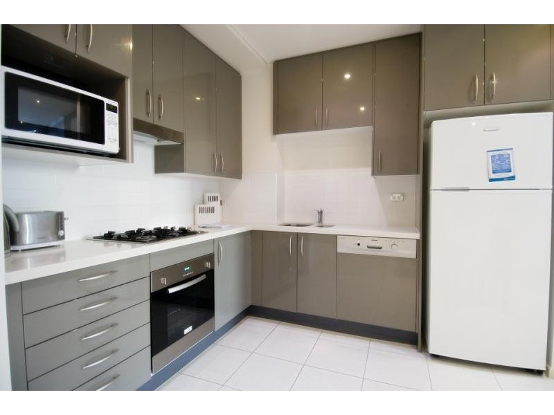 405/18 Cypress Ave.. cor Ferny Ave., Surfers Paradise QLD 4217