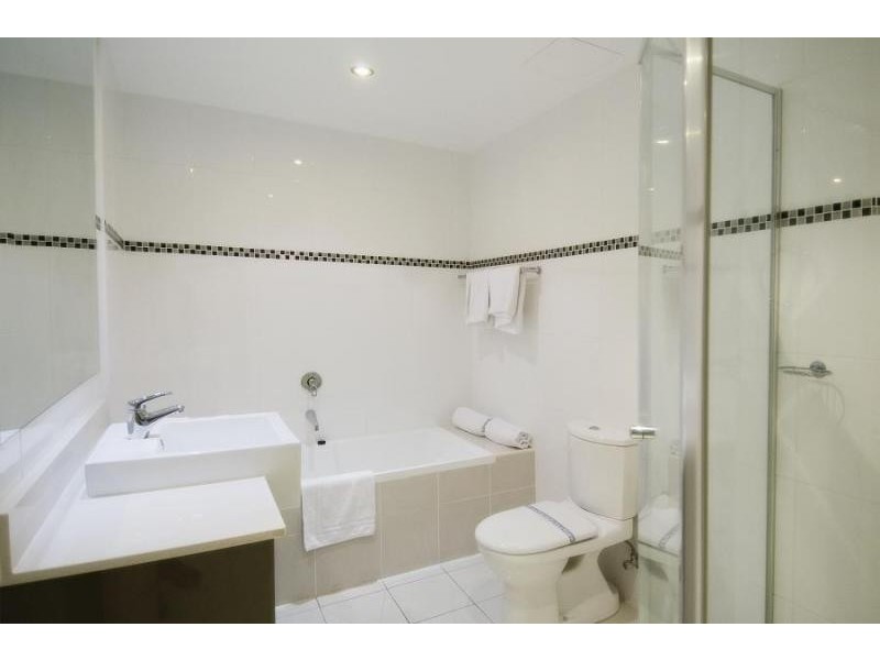 405/18 Cypress Ave.. cor Ferny Ave., Surfers Paradise QLD 4217