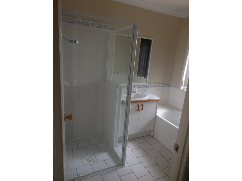 2 Maple Ave, Camira QLD 4300