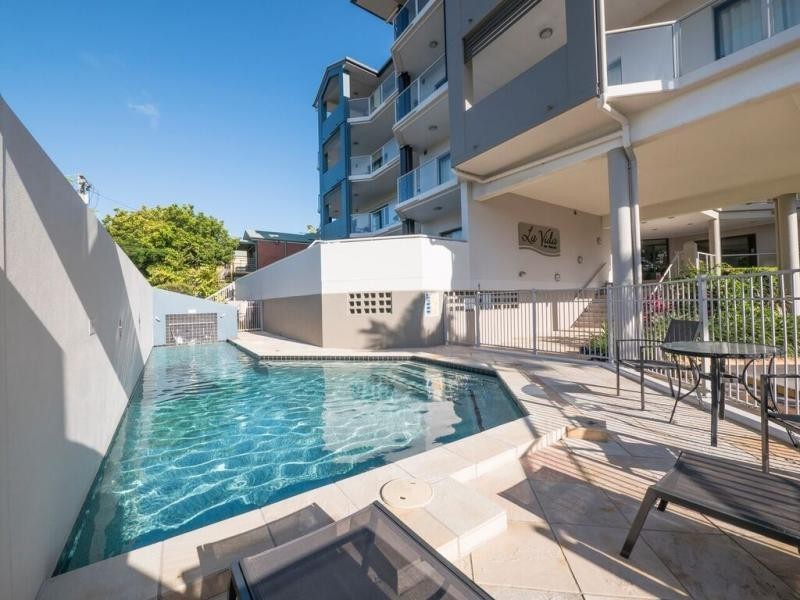 2/41 Anzac Avenue, Redcliffe QLD 4020