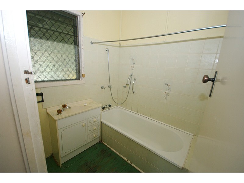 176 Oxley Avenue, Woody Point QLD 4019