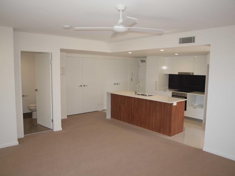 33 Lakefront Crescent, Varsity Lakes QLD 4227