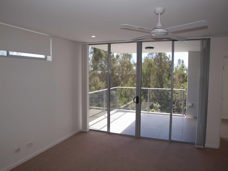 33 Lakefront Crescent, Varsity Lakes QLD 4227