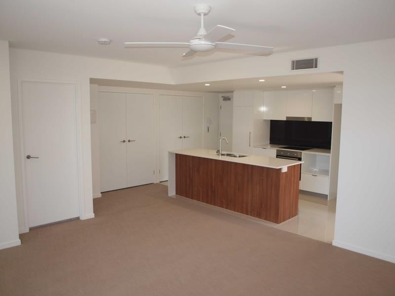 33 Lakefront Crescent, Varsity Lakes QLD 4227