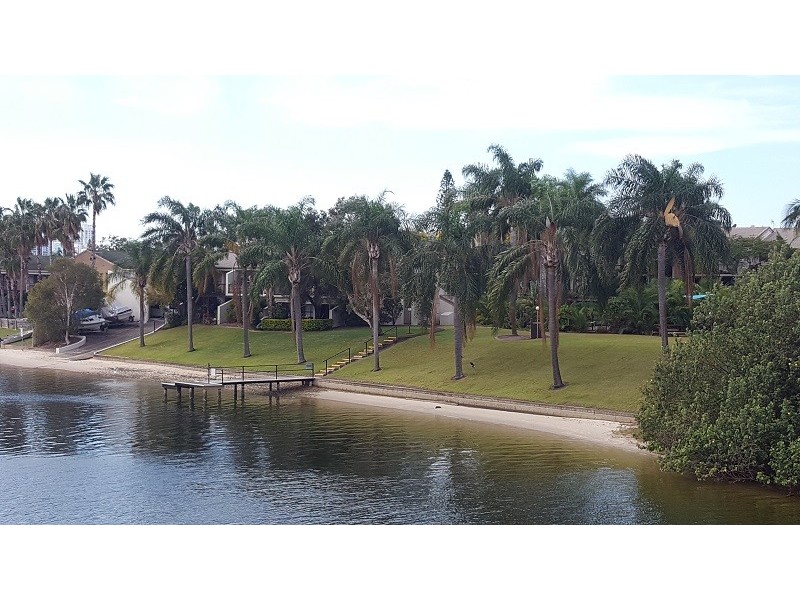 111 Markeri Street, Mermaid Waters QLD 4218