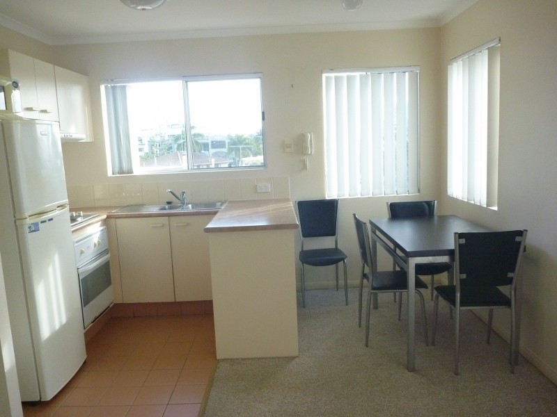 12/4 Adori Street, Chevron Island QLD 4217