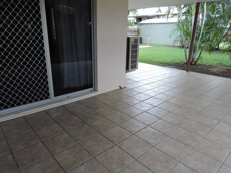 15 Poplar street, Kirwan QLD 4817