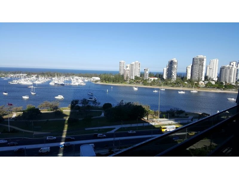 2 Como Cres, Southport QLD 4215