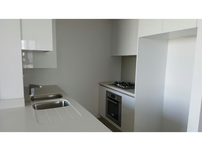 2 Como Cres, Southport QLD 4215