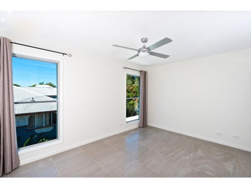 2/10 Juilia street, Highgate Hill QLD 4101