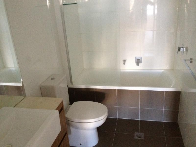 A5/9 Moores Crescent, Varsity Lakes QLD 4227