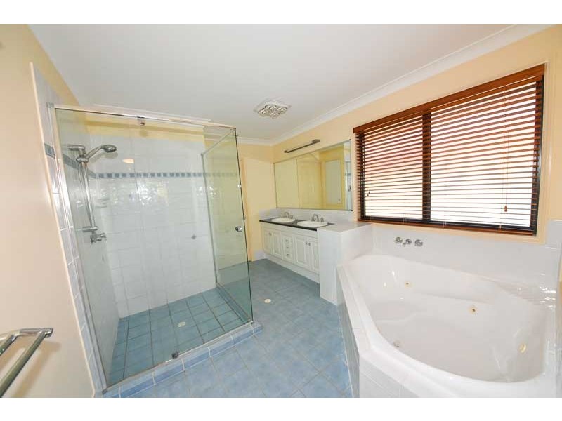 38 Riverside Terrace, Windaroo QLD 4207