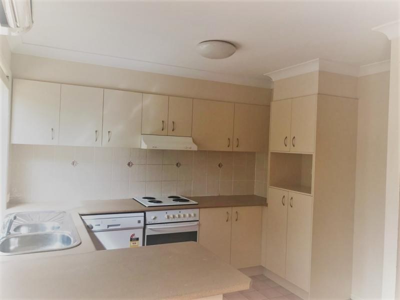 27 Camille Crescent, Wynnum West QLD 4178