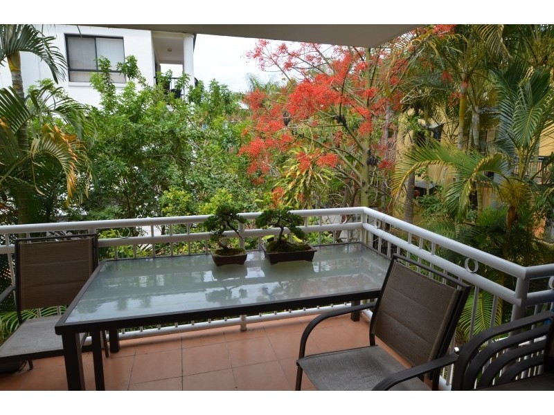 37 Mawarra Street, Chevron Island QLD 4217